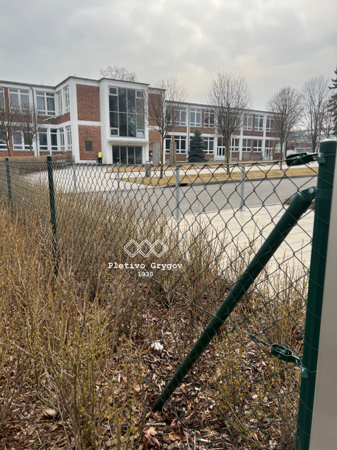 Plot z běžného pletiva