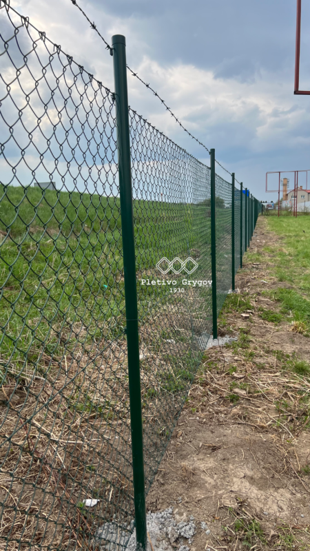 Oplocení z klasikého pletiva s ostanatým drátem