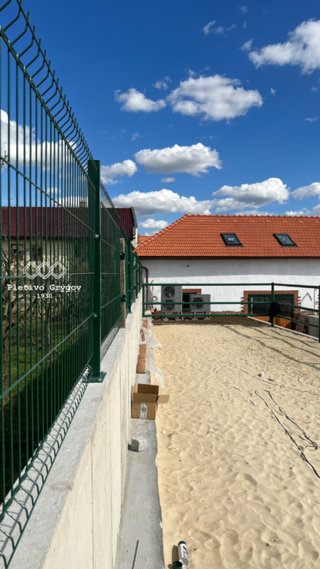 Plot z 3D panelů u rodinného domu