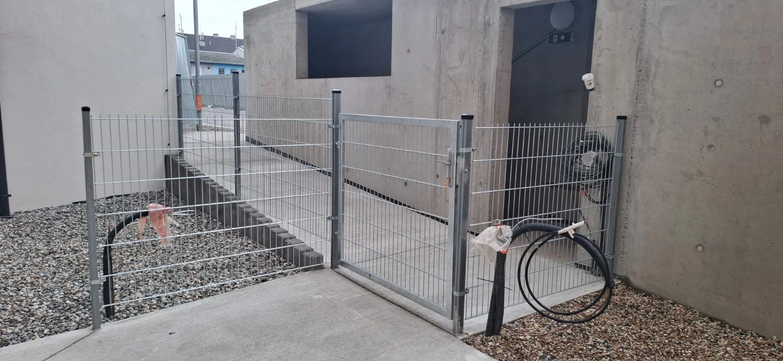 Vstupní branka u rodinného domu