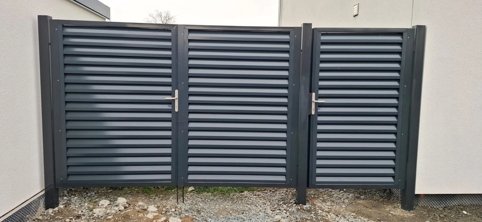 Vstupní branka u rodinného domu