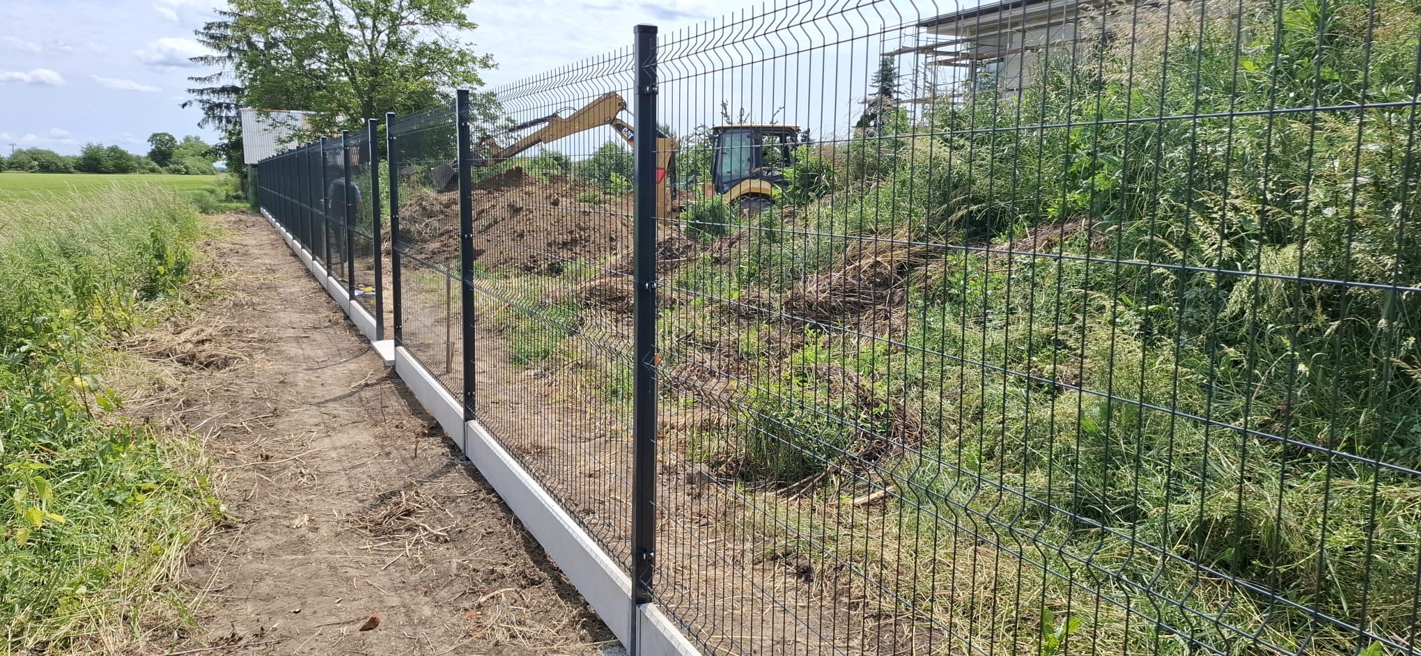 Plot z 3D panelů kolem zahrady u rodinného domu